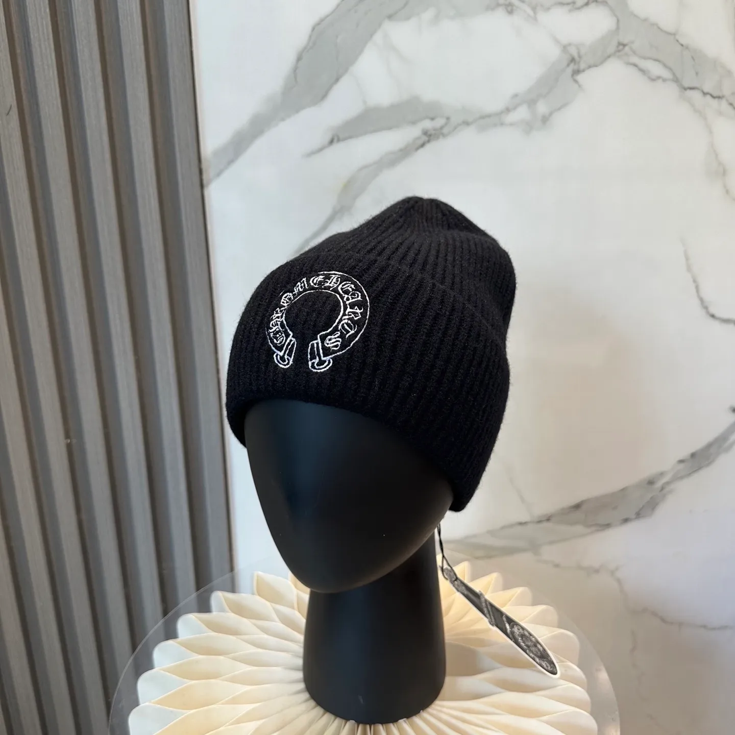 P50 🤍Chrome hearts new autumn and winter embroidered cross knitted hat🧶 One of the must-have hats in autumn and winter~ It really looks good on whoever wears it~, it is also a perfect match in black and white and gray in autumn~